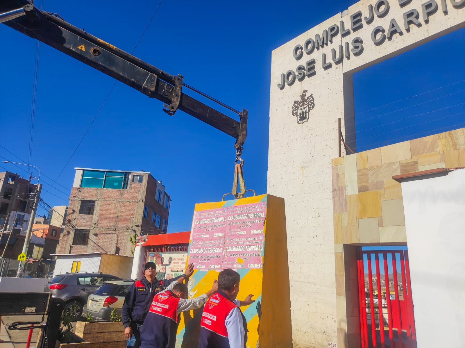 CLAUSURAN CON BLOUES DE CONCRETO ESTADIO COLÓN POR SER UN RIESGO PARA DEPORTISTAS