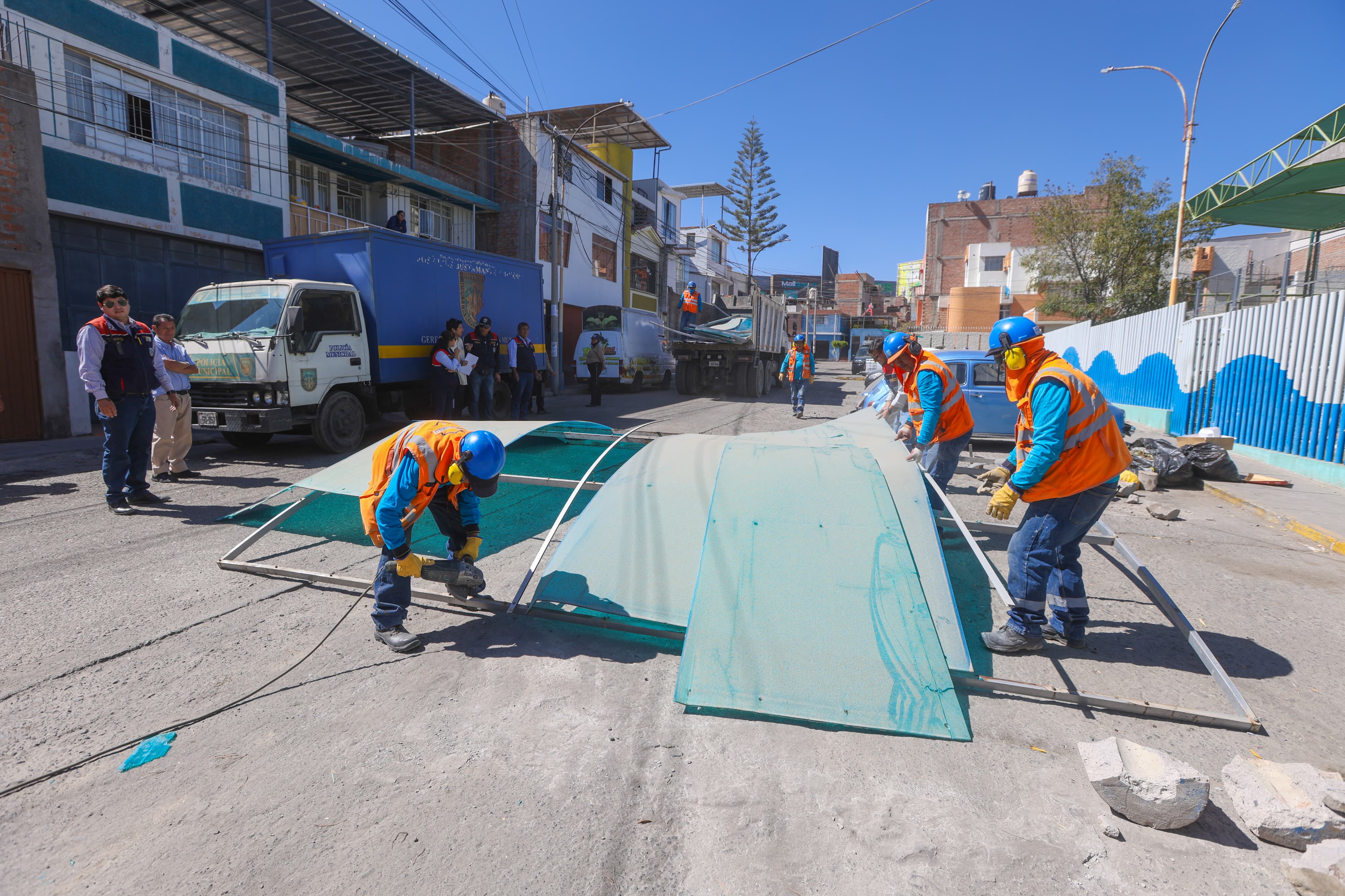 MUNICIPALIDAD DE BUSTAMANTE Y RIVERO RECUPERA ESPACIO PÚBLICO QUE ERA UTILIZADO COMO COCHERA