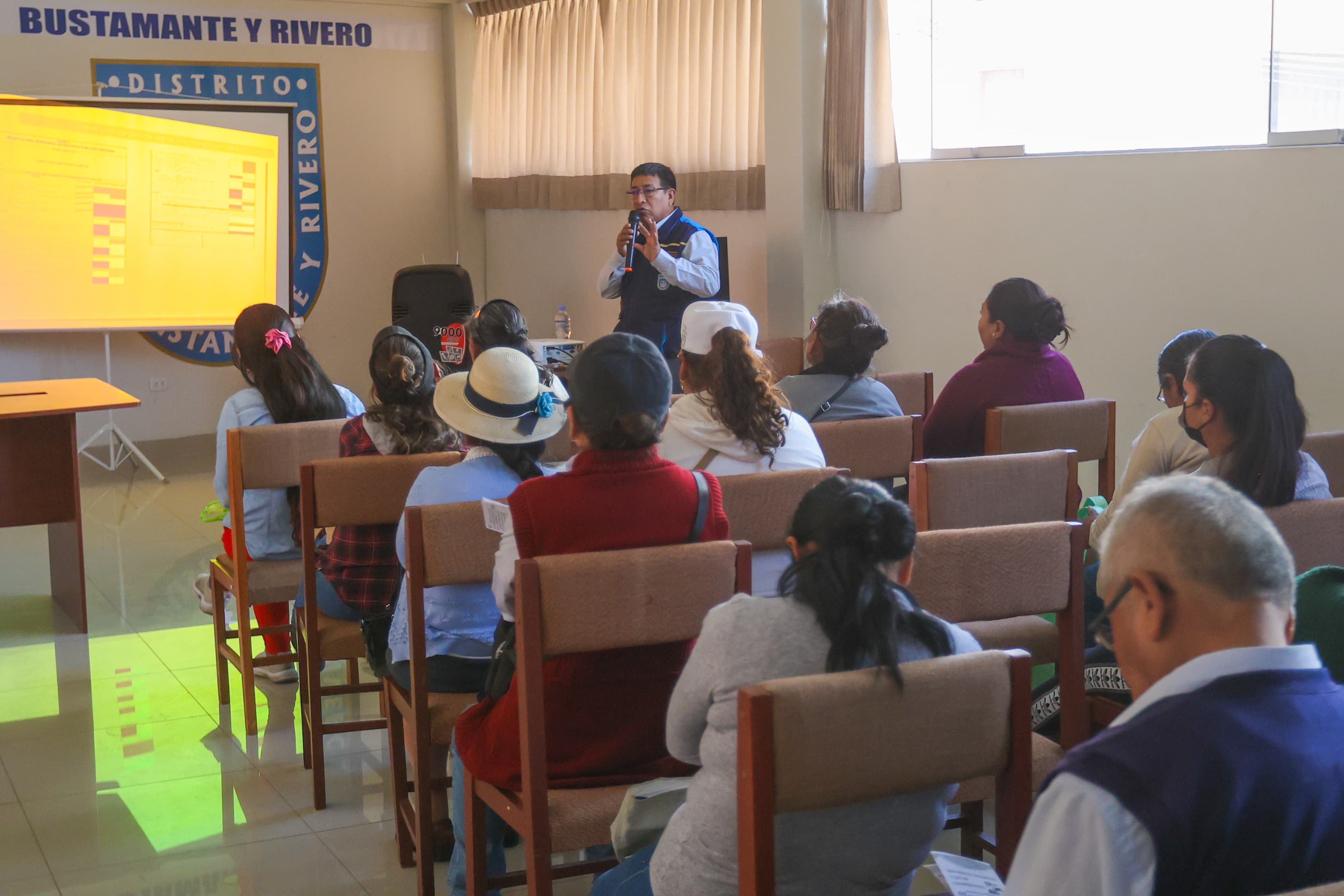 Municipio de Bustamante y Rivero Capacitó a Comerciantes sobre Gestión de Riesgos de Desastres