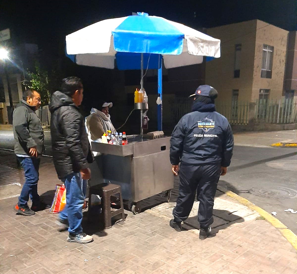 BUSTAMANTE Y RIVERO INTENSIFICA OPERATIVOS PARA MANTENER CALLES LIBRES DE COMERCIO AMBULATORIO Y EBR