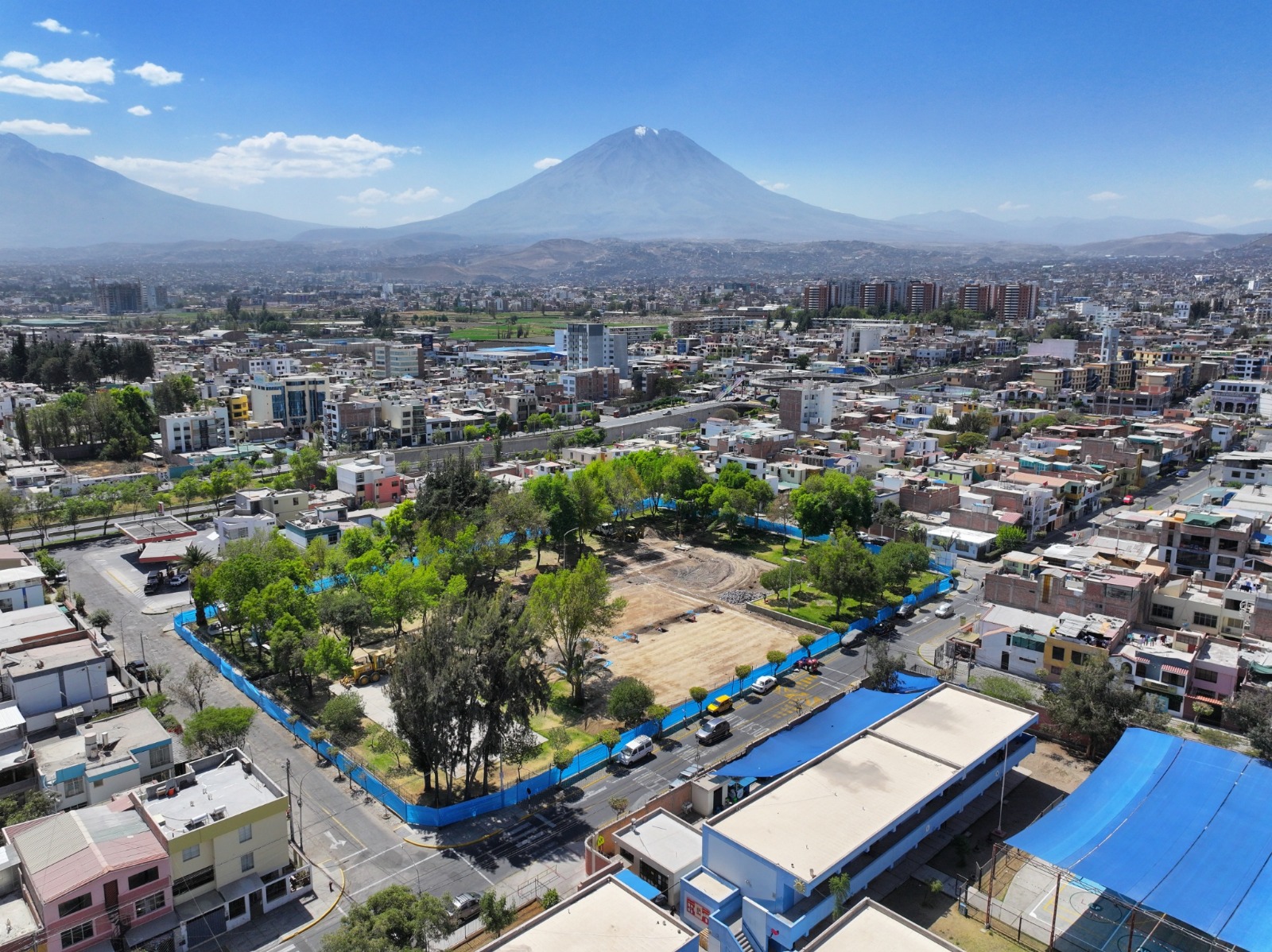 BUSTAMANTE REMODELA EXTENSO PARQUE LAS BEGONIAS