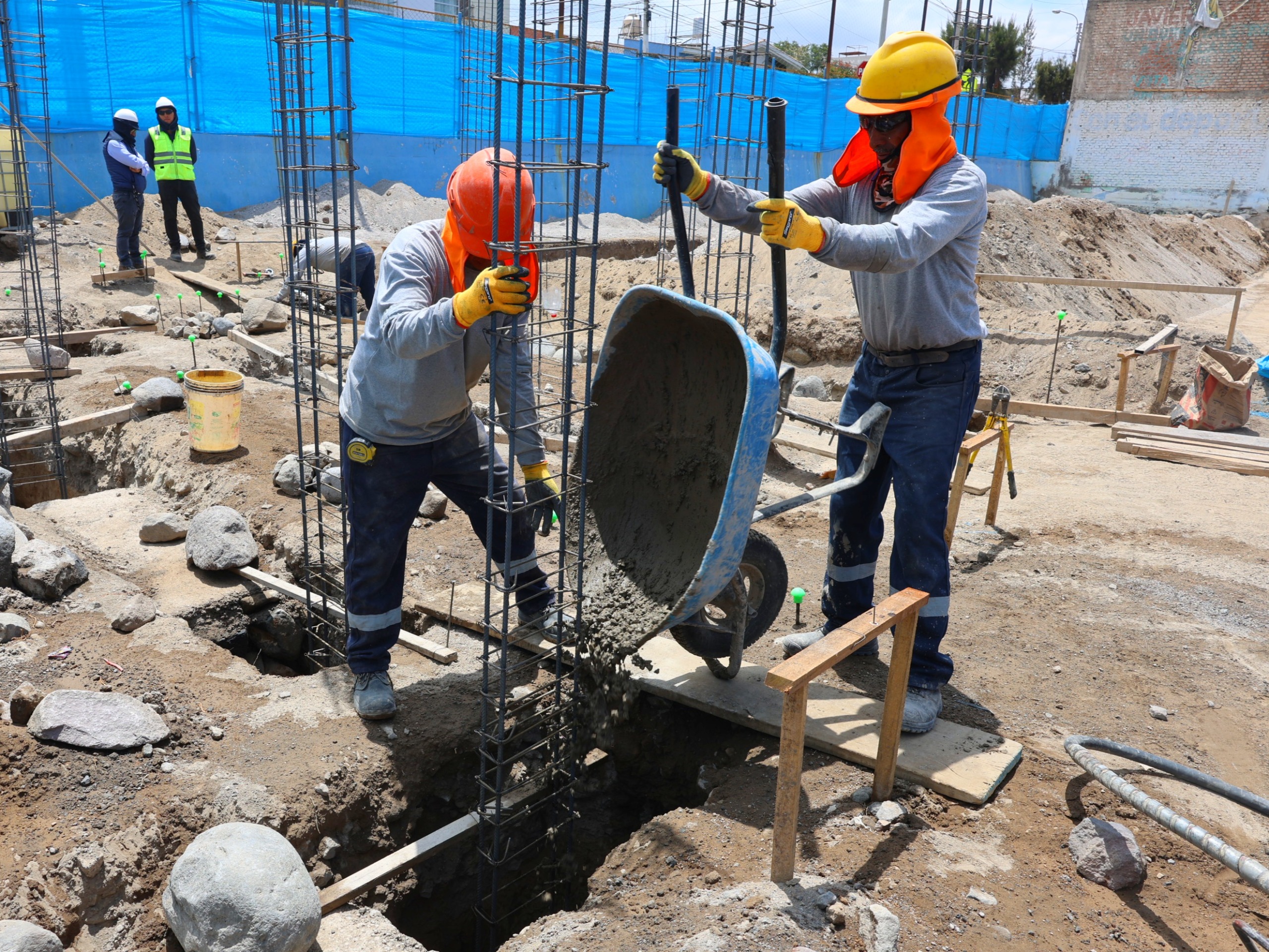 NUEVO COMPLEJO DEPORTIVO SE EJECUTA EN LA URB. 13 DE ENERO